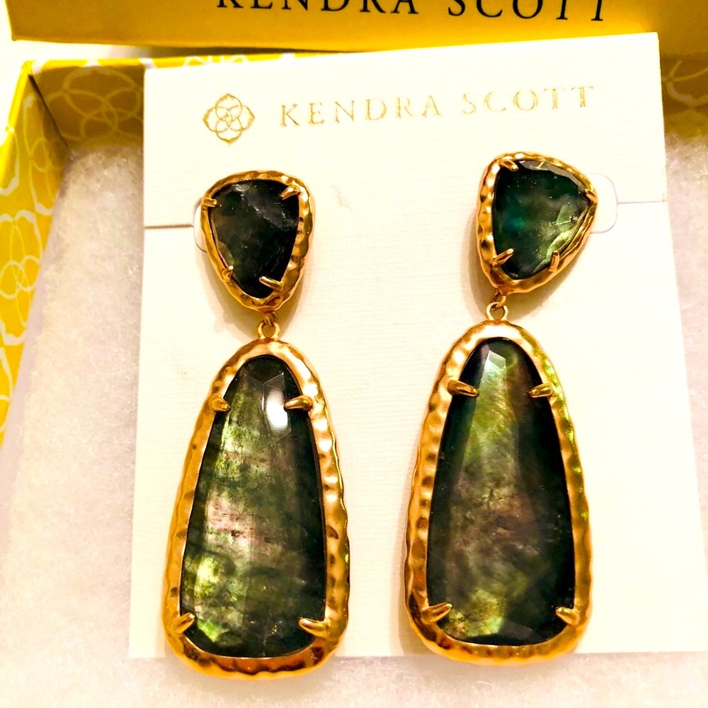 NWT RARE Kendra Scott Daria Earrings Crystal Gray Illusion Hammered Rose Gold😊 - Picture 6 of 9